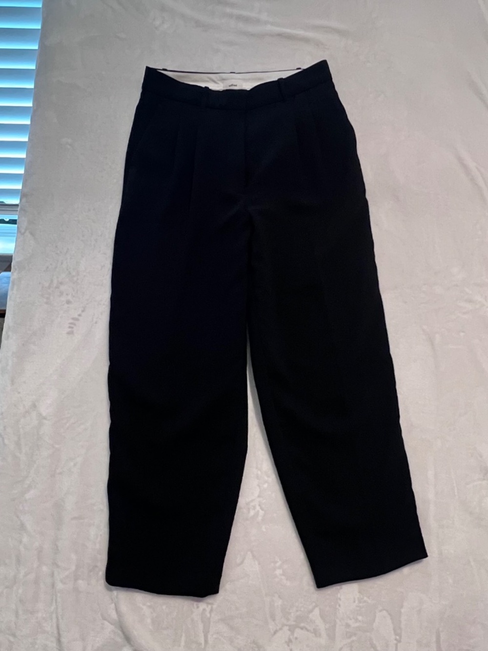 Wilfred Aritzia Black Cropped Pleated Trouser Pants Size 10